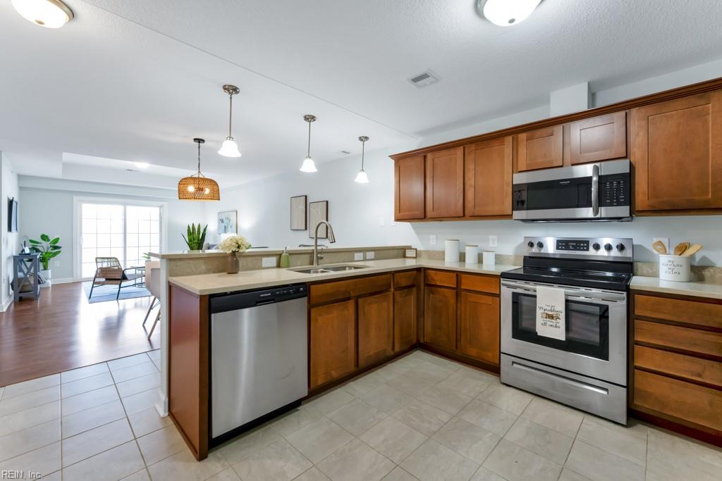 1016 Thoroughgood WAY 307