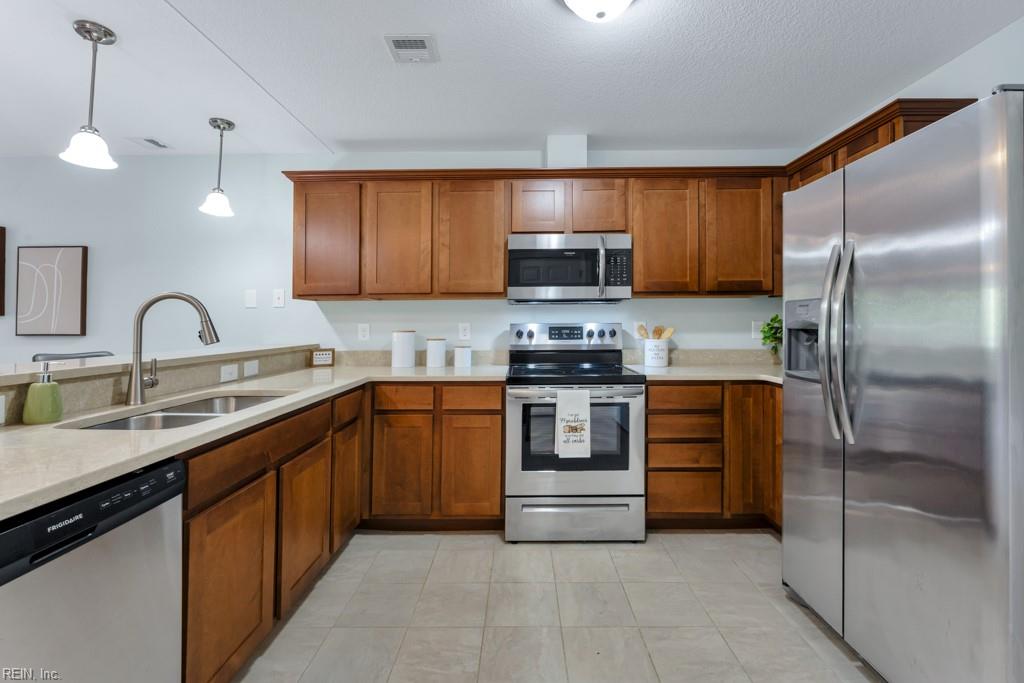 1016 Thoroughgood WAY 307