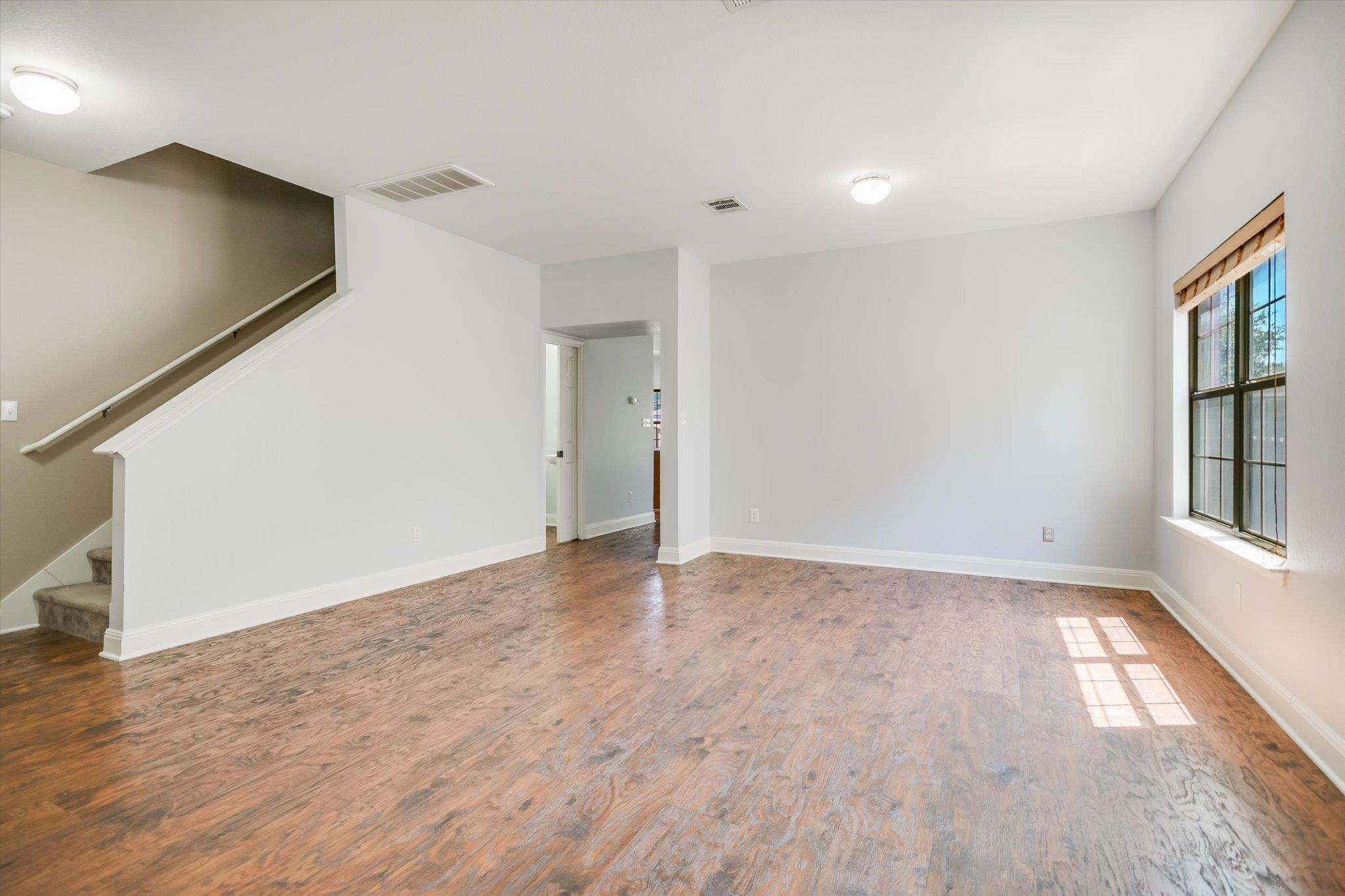 219 WOODLAKE DR