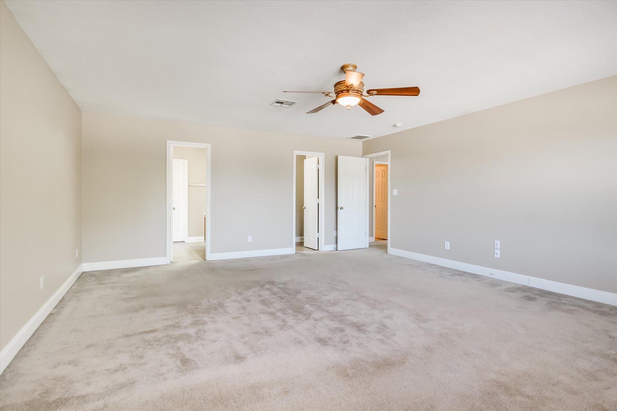 219 WOODLAKE DR