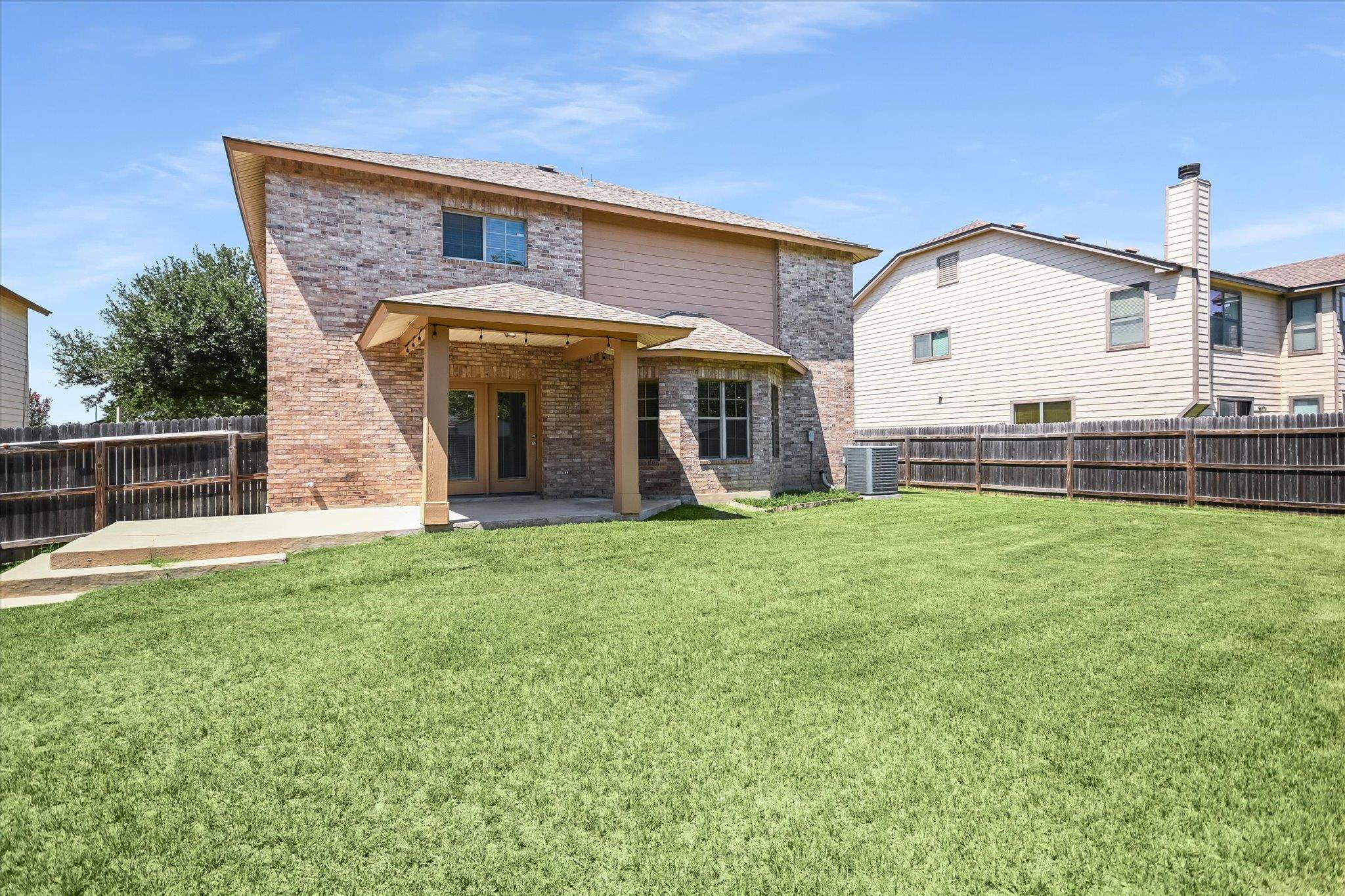 219 WOODLAKE DR