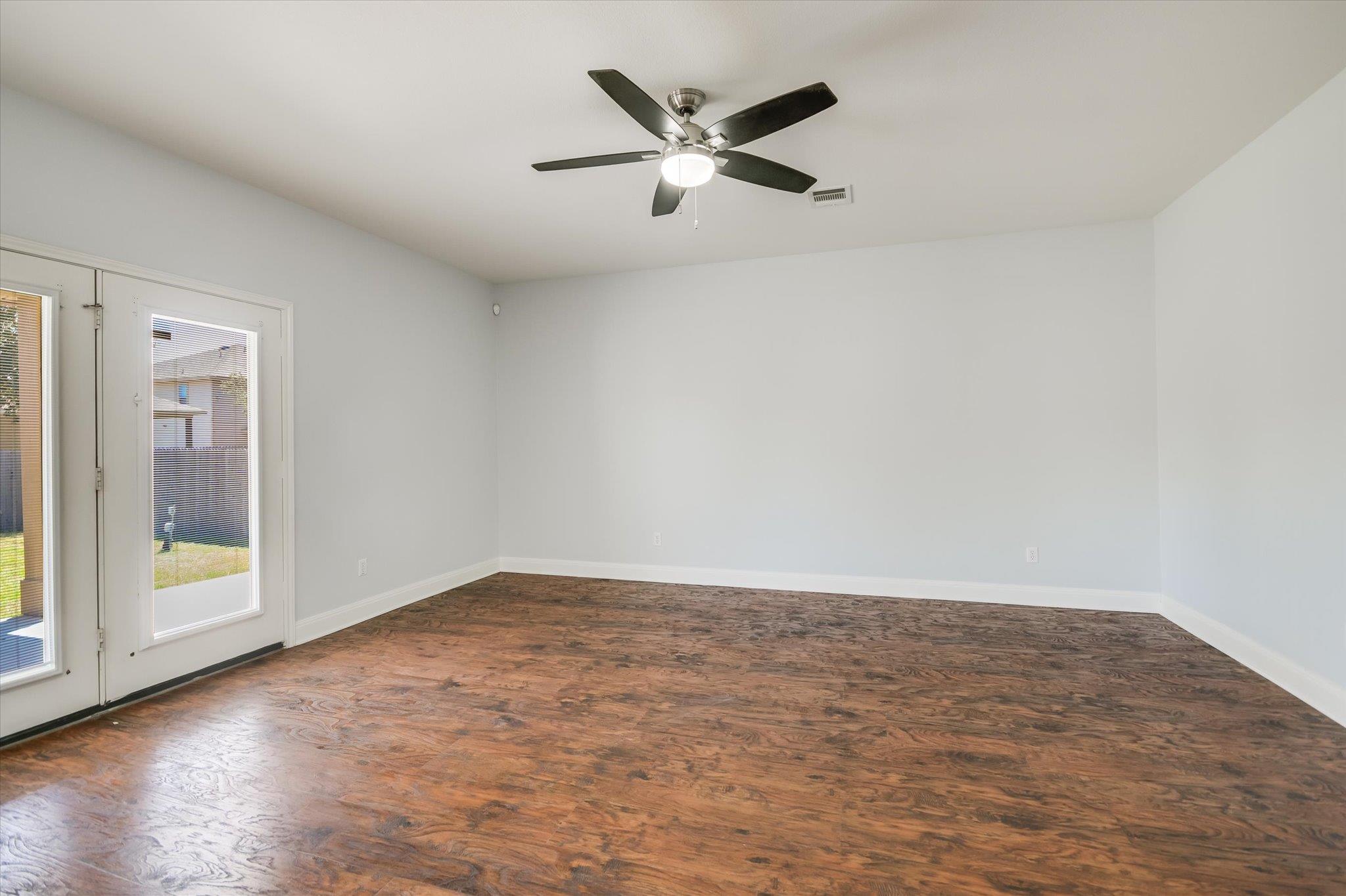 219 WOODLAKE DR