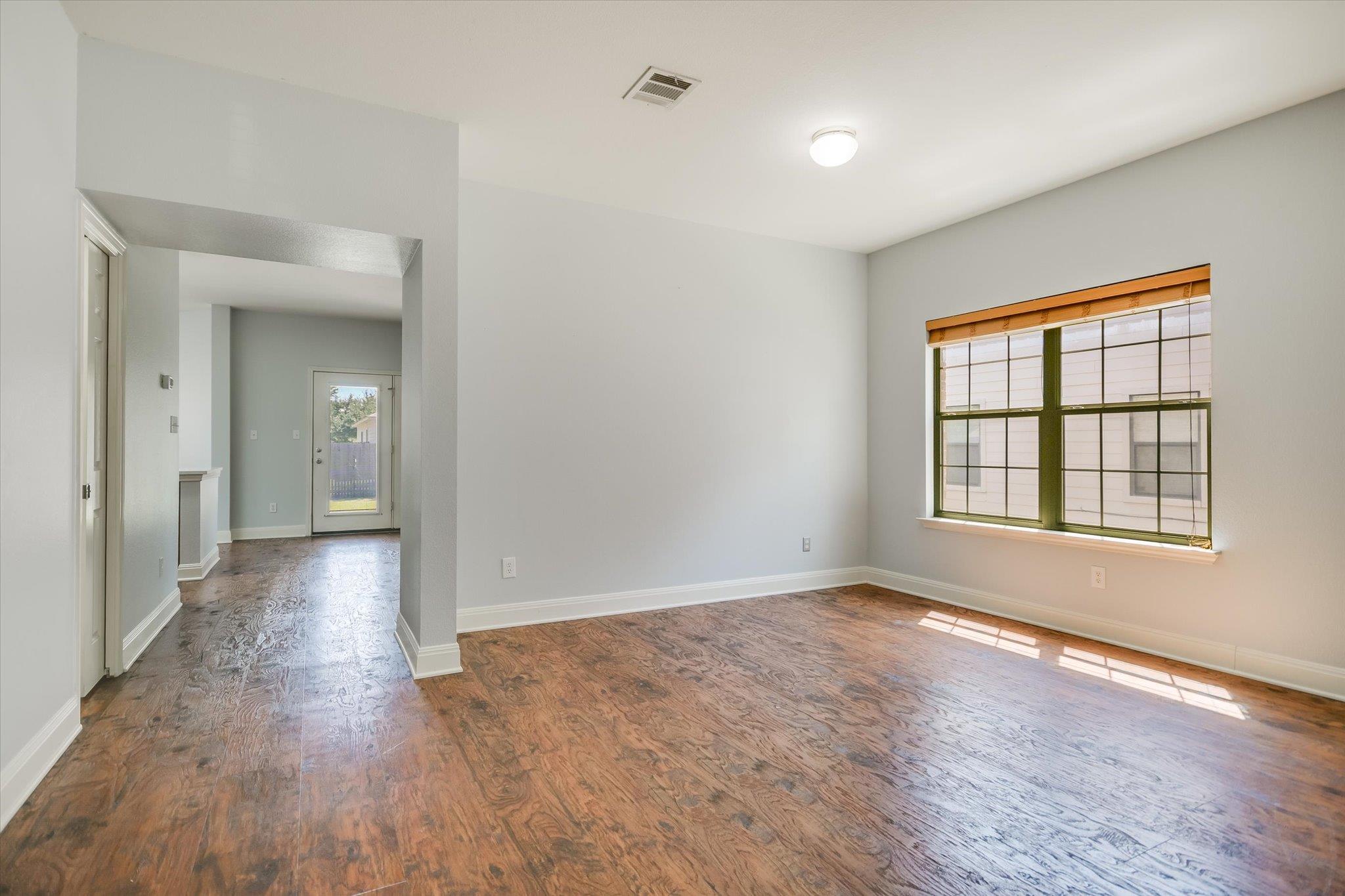 219 WOODLAKE DR
