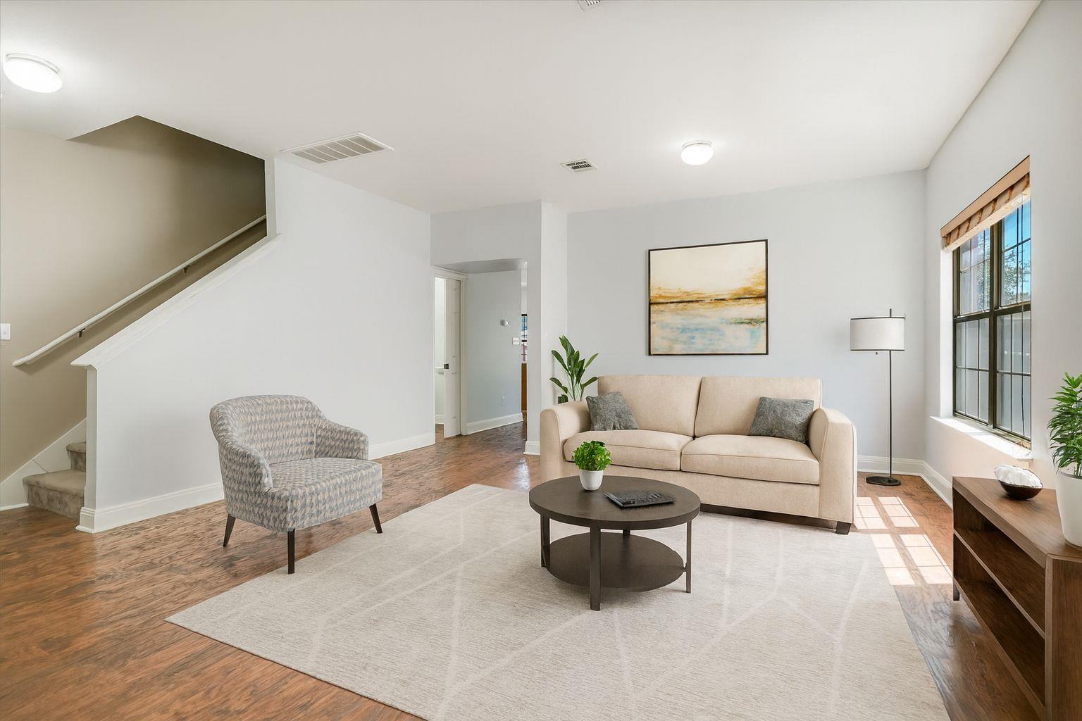219 WOODLAKE DR