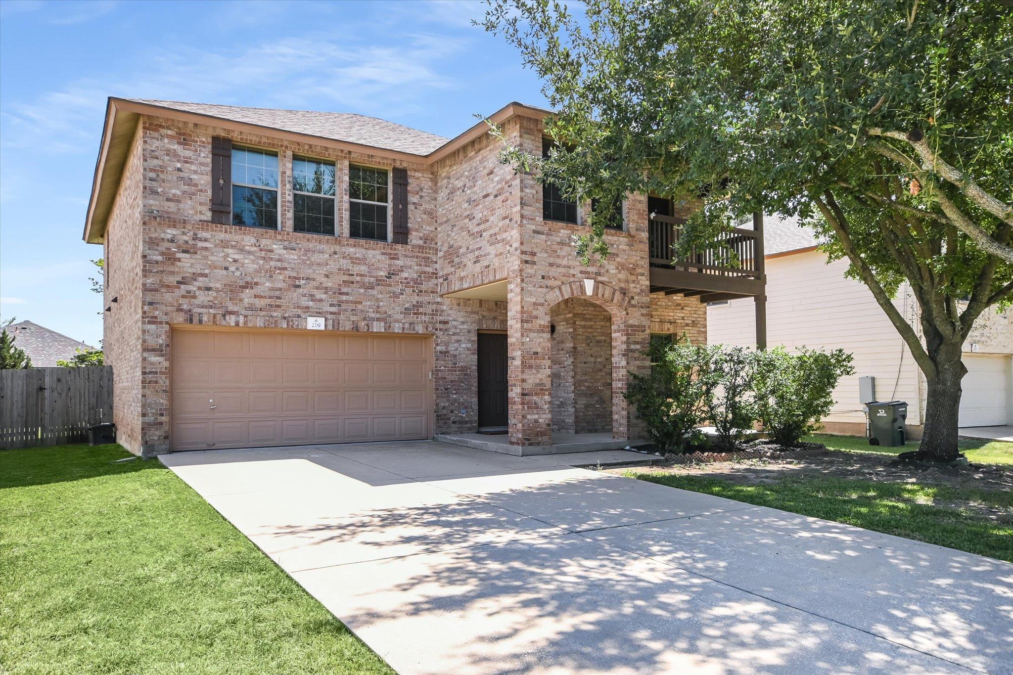 219 WOODLAKE DR
