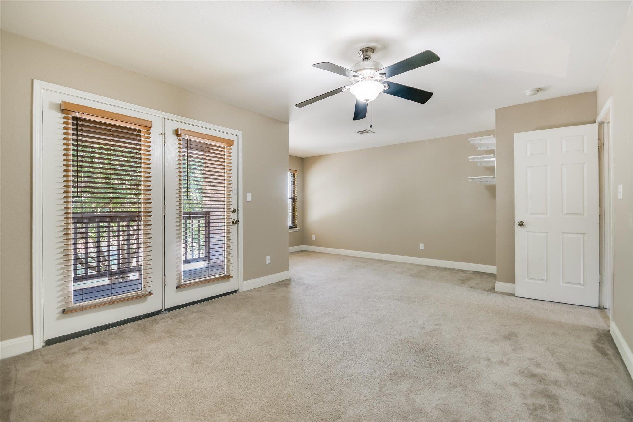 219 WOODLAKE DR