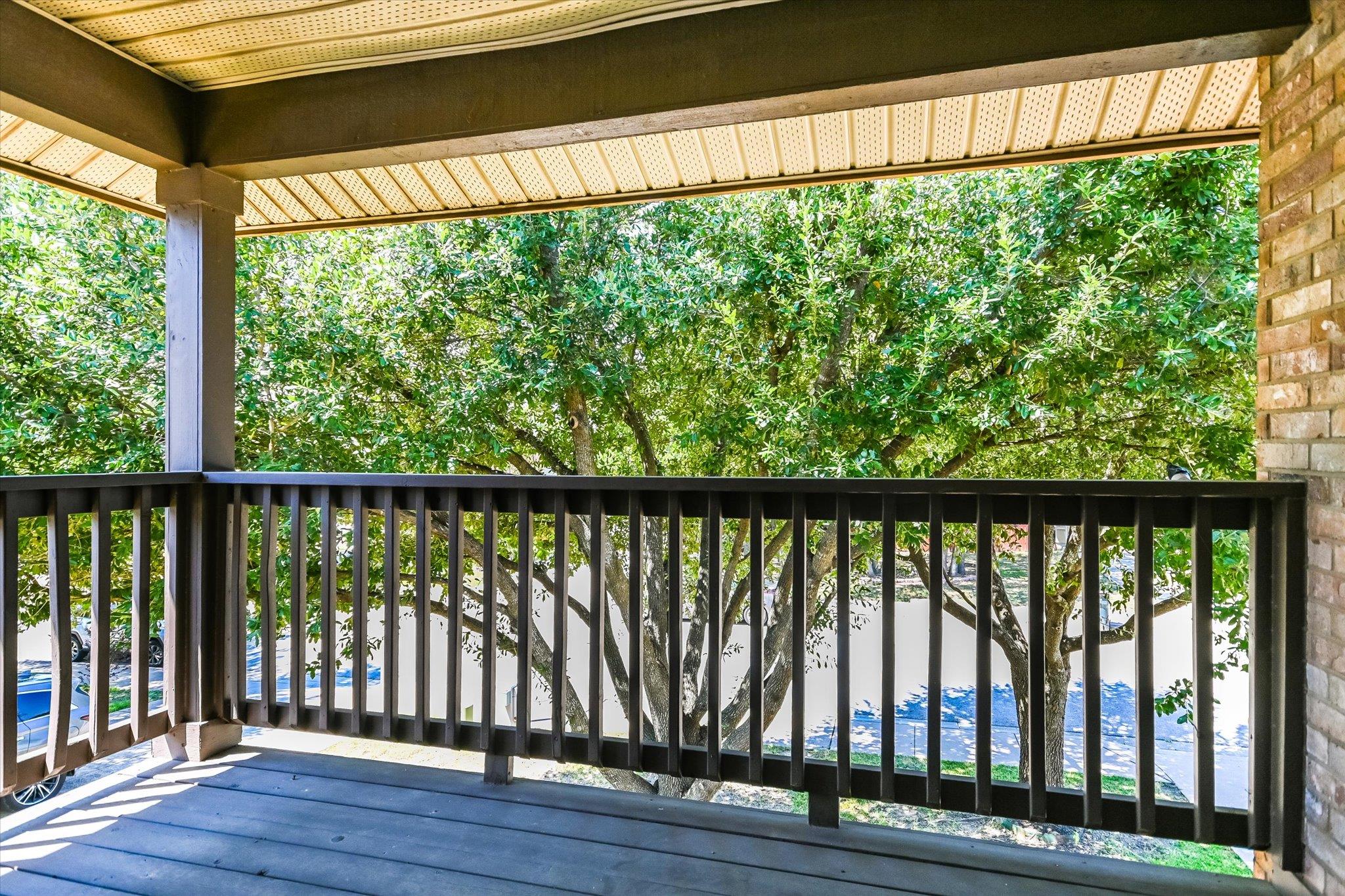 219 WOODLAKE DR