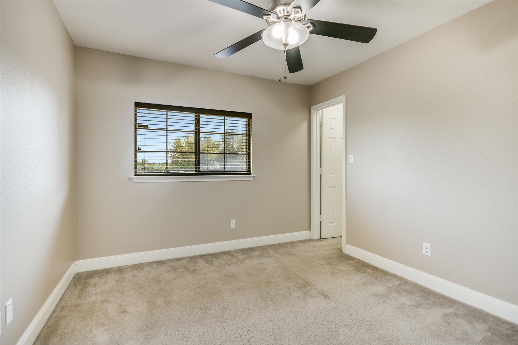 219 WOODLAKE DR