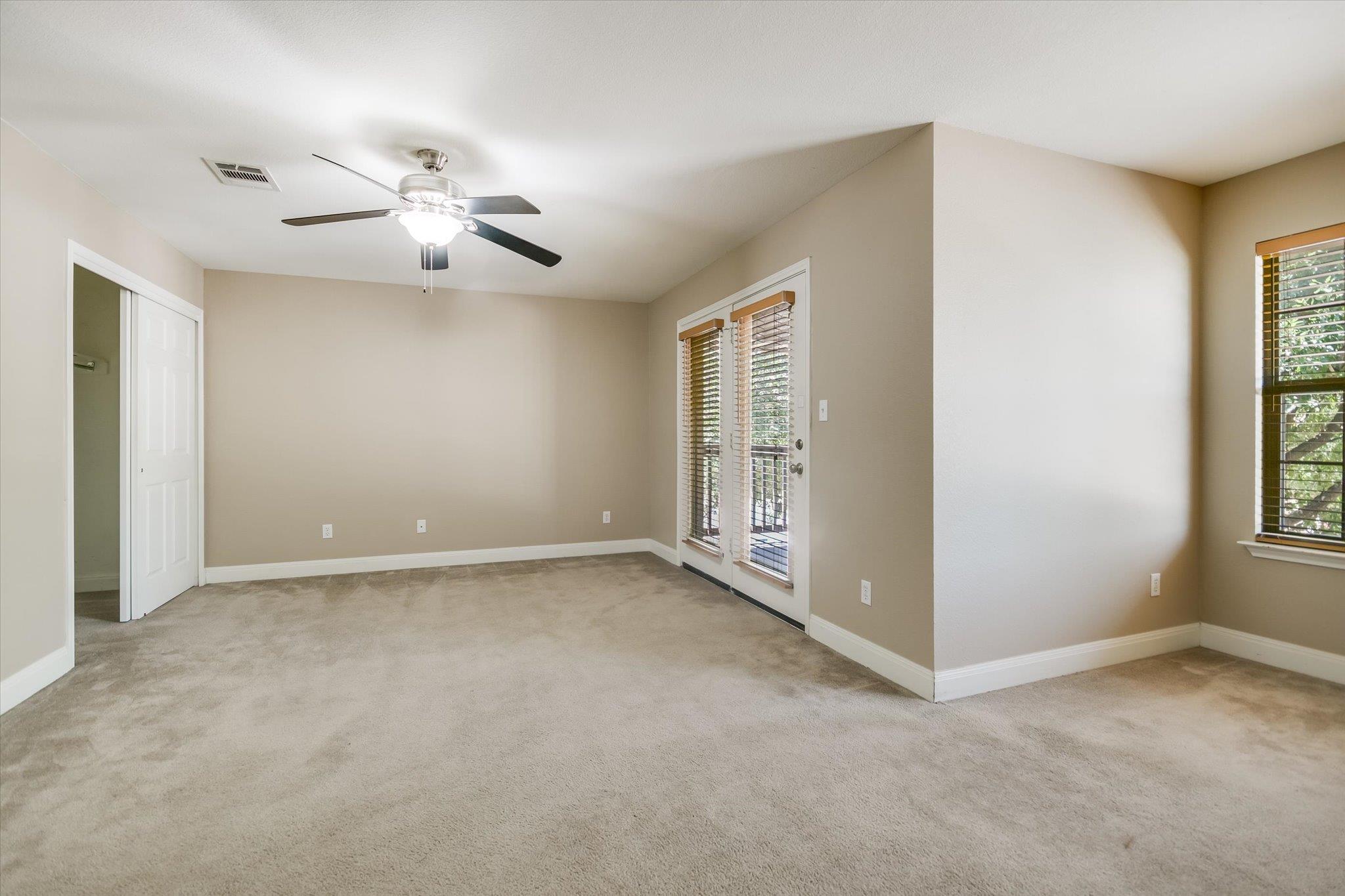 219 WOODLAKE DR
