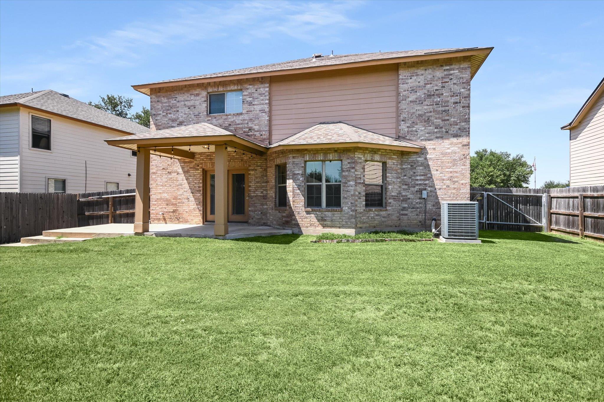 219 WOODLAKE DR