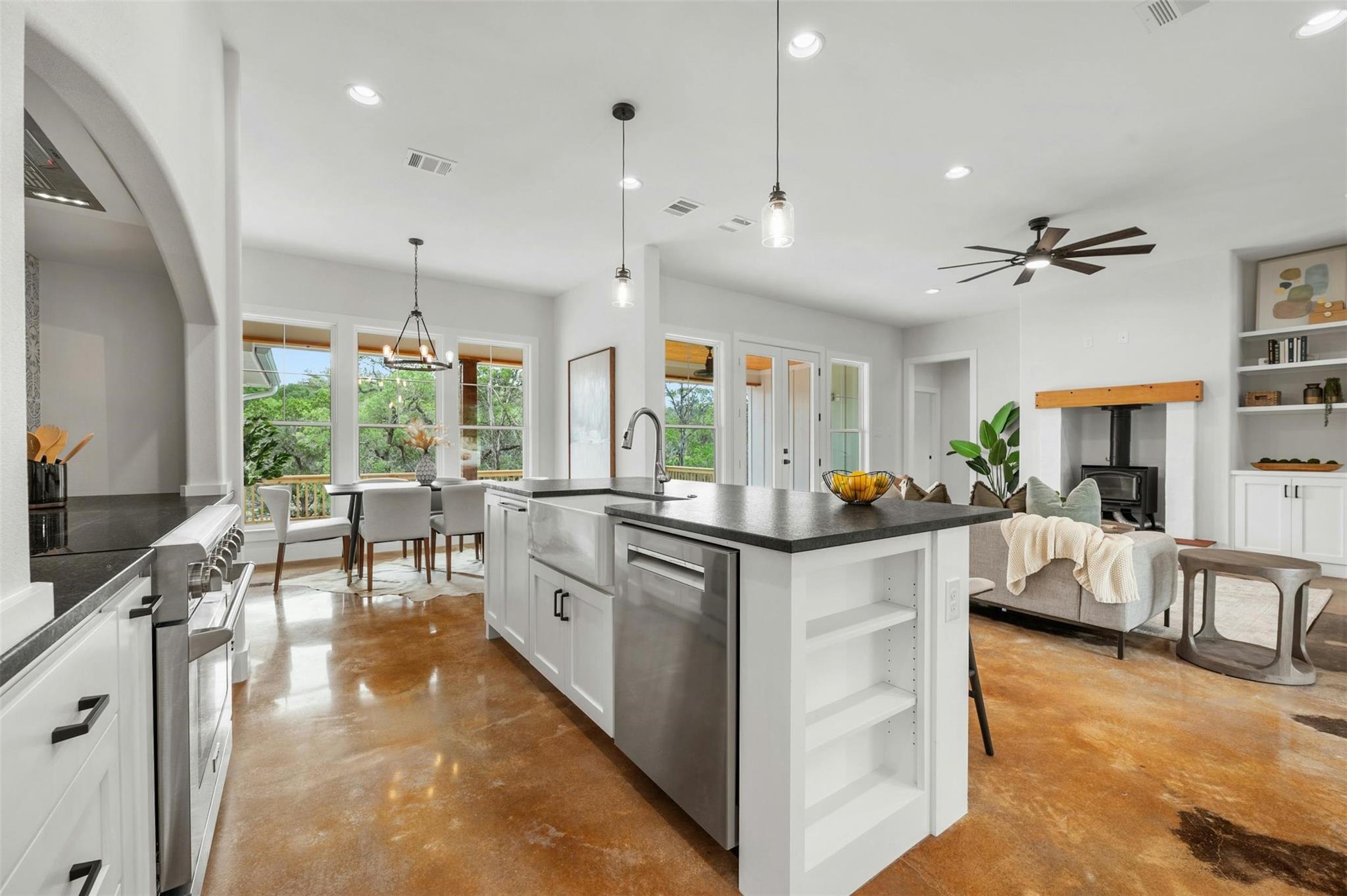 6 Hickory CT