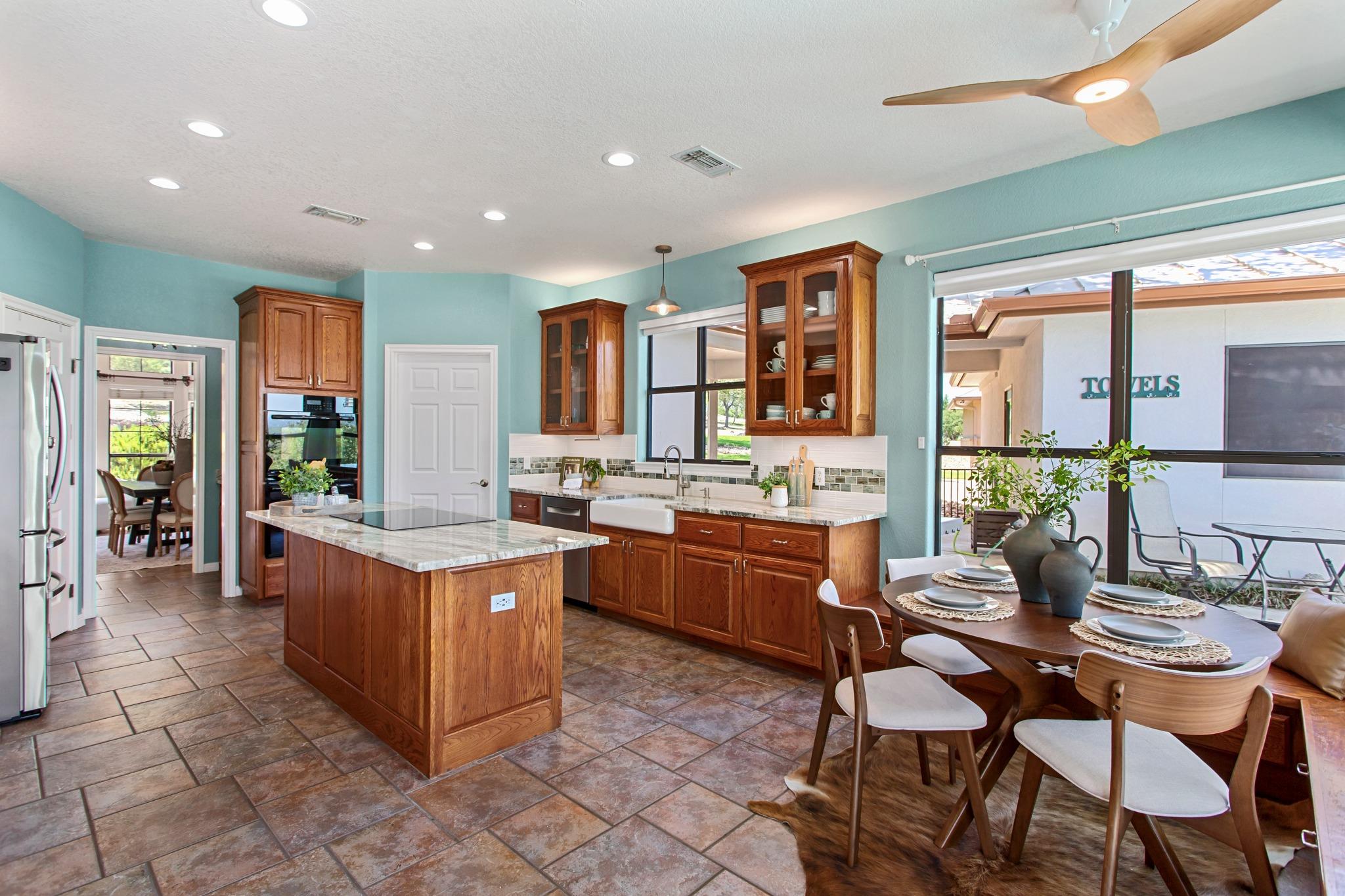 1121 Kings Cove DR