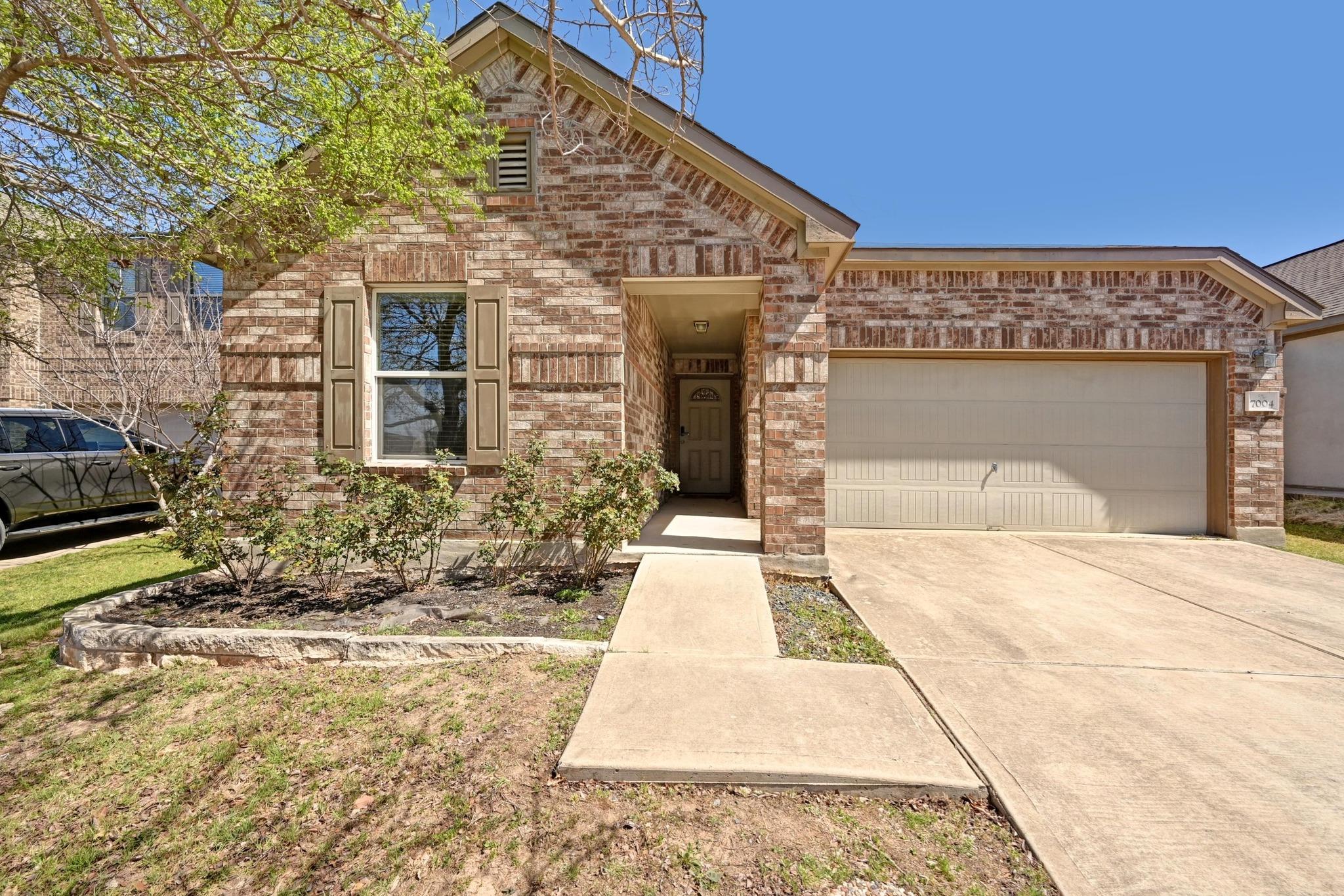 7004 Ashen LN