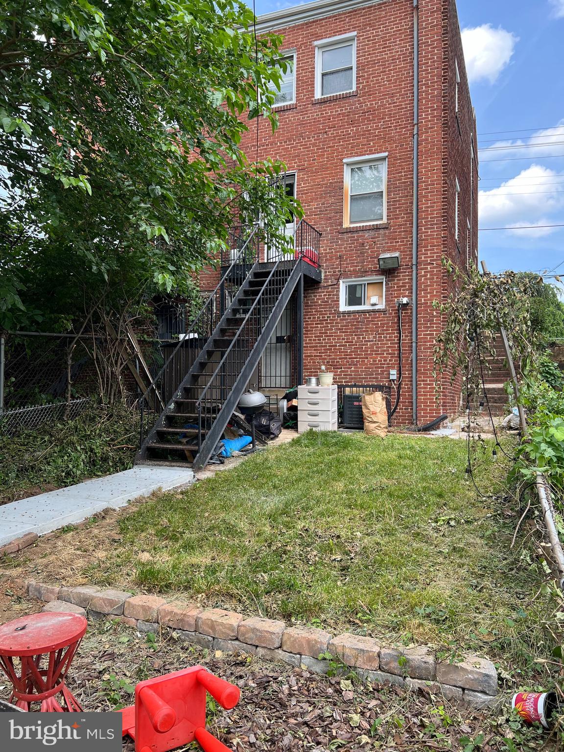 44 Burns St NE