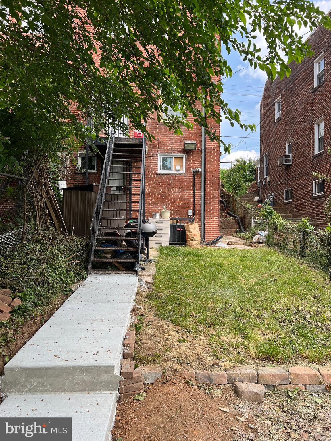 44 Burns St NE