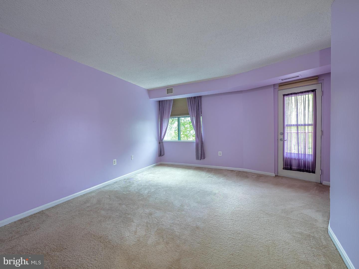 10101 GROSVENOR PLACE Unit: 210