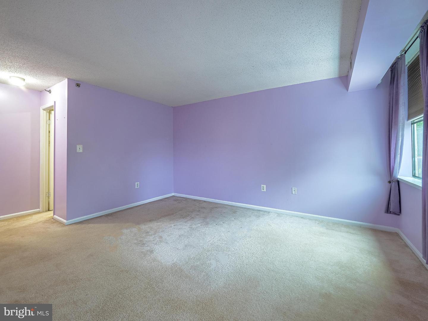 10101 GROSVENOR PLACE Unit: 210
