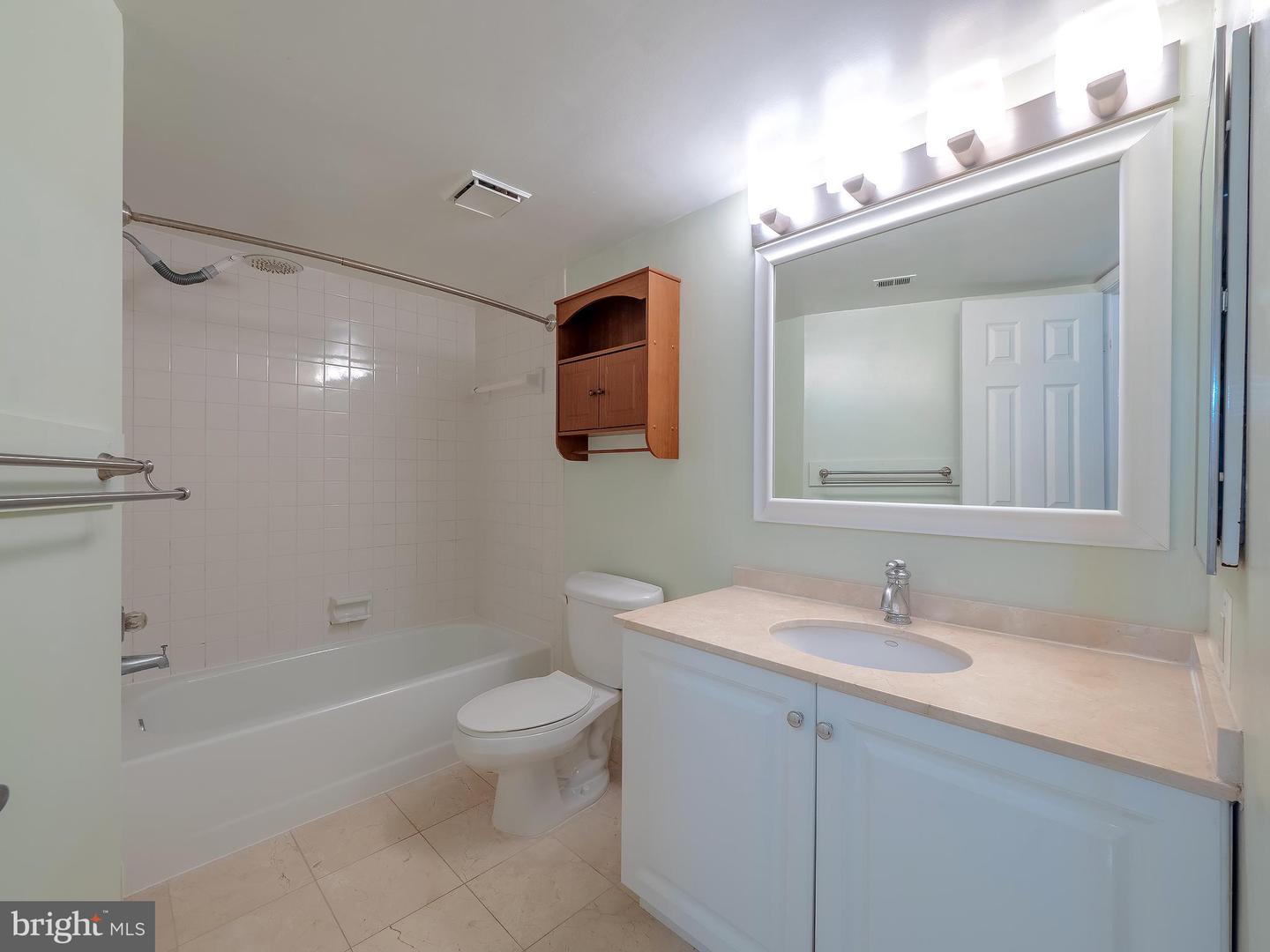 10101 GROSVENOR PLACE Unit: 210