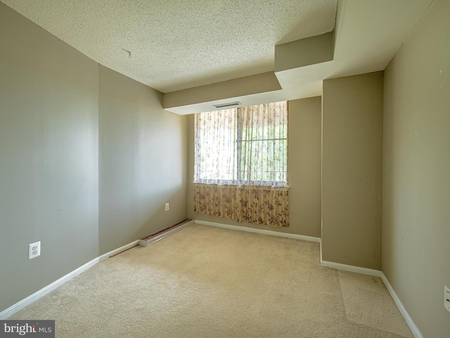 10101 GROSVENOR PLACE Unit: 210
