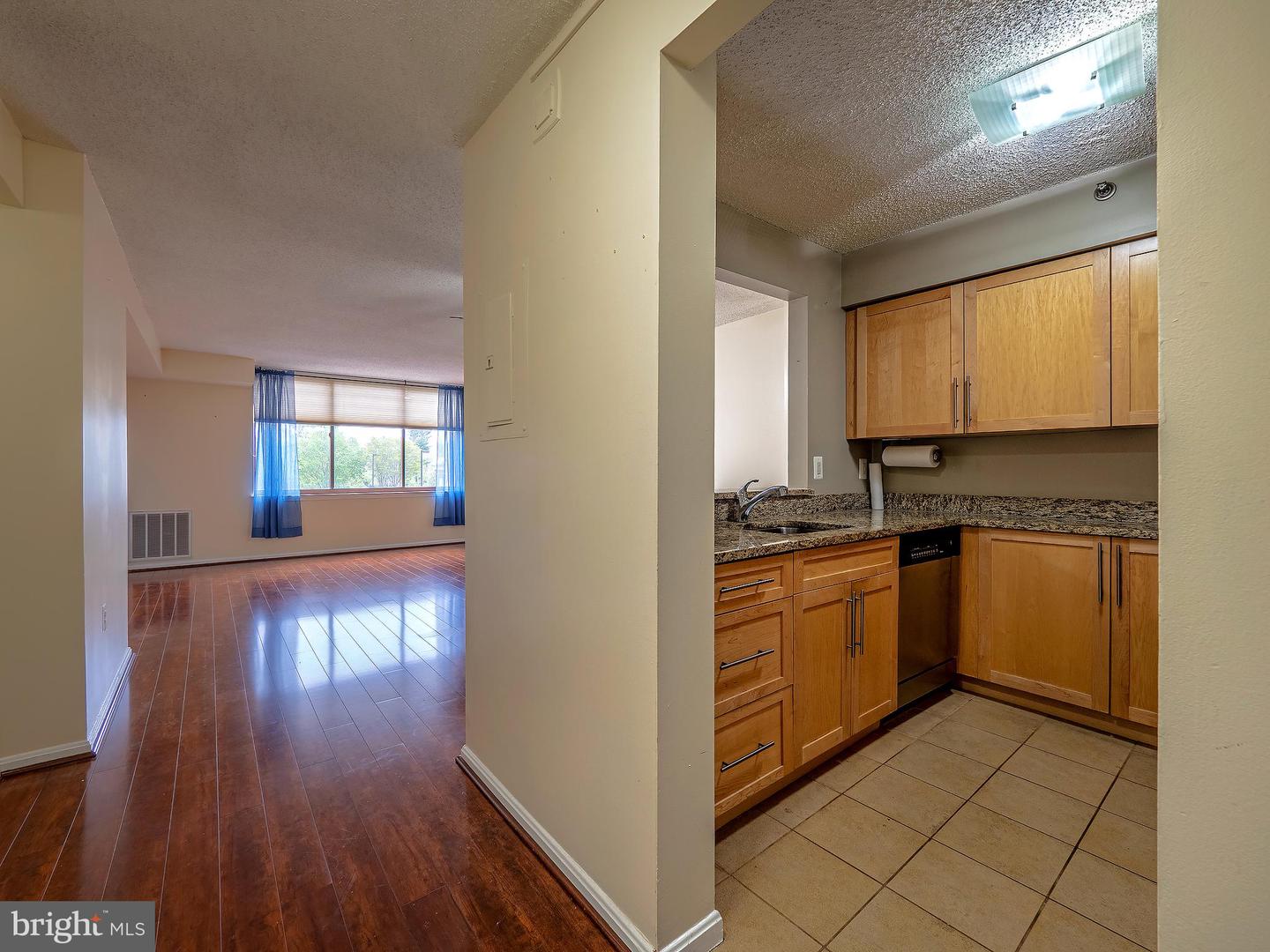 10101 GROSVENOR PLACE Unit: 210