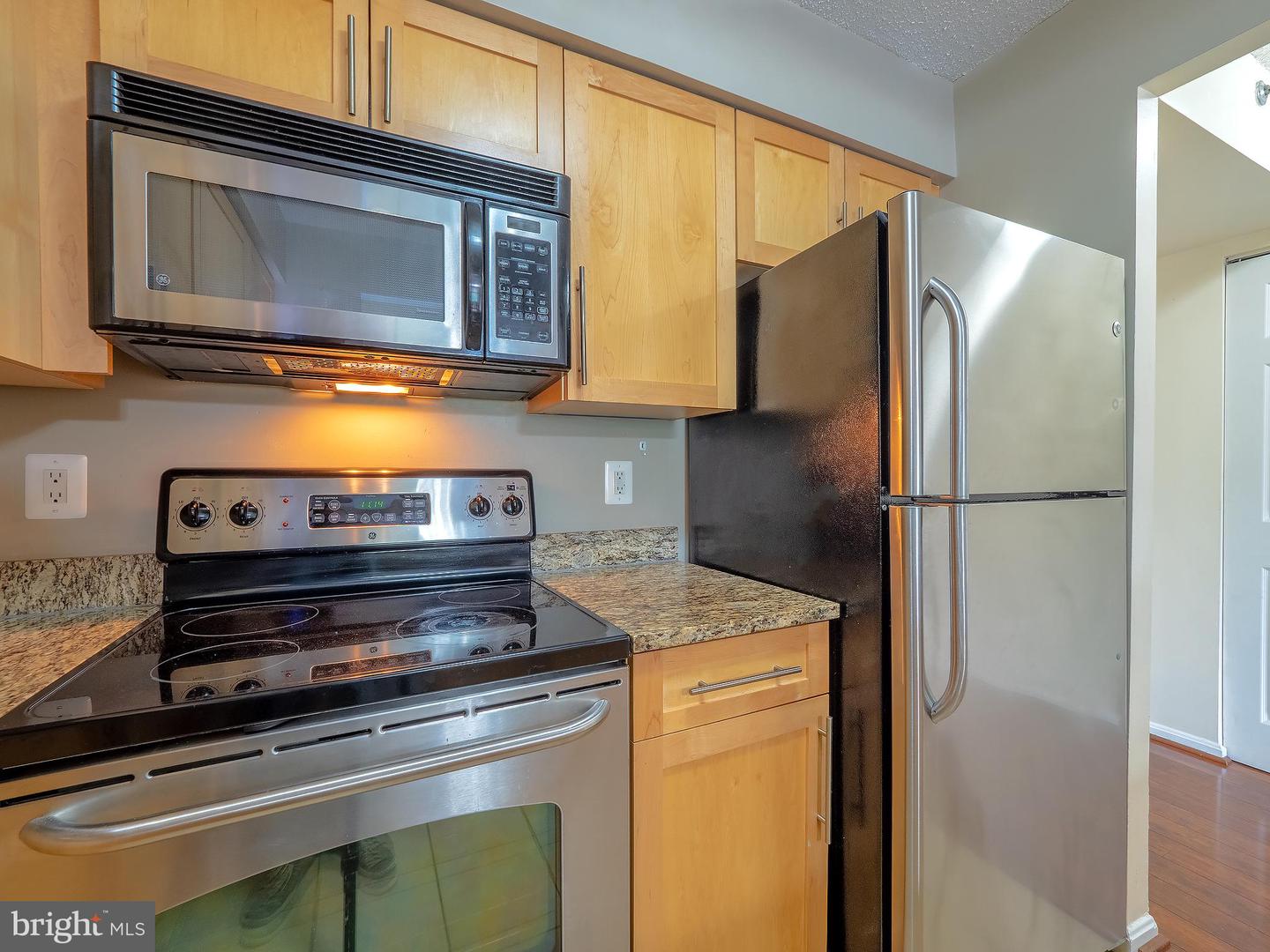 10101 GROSVENOR PLACE Unit: 210