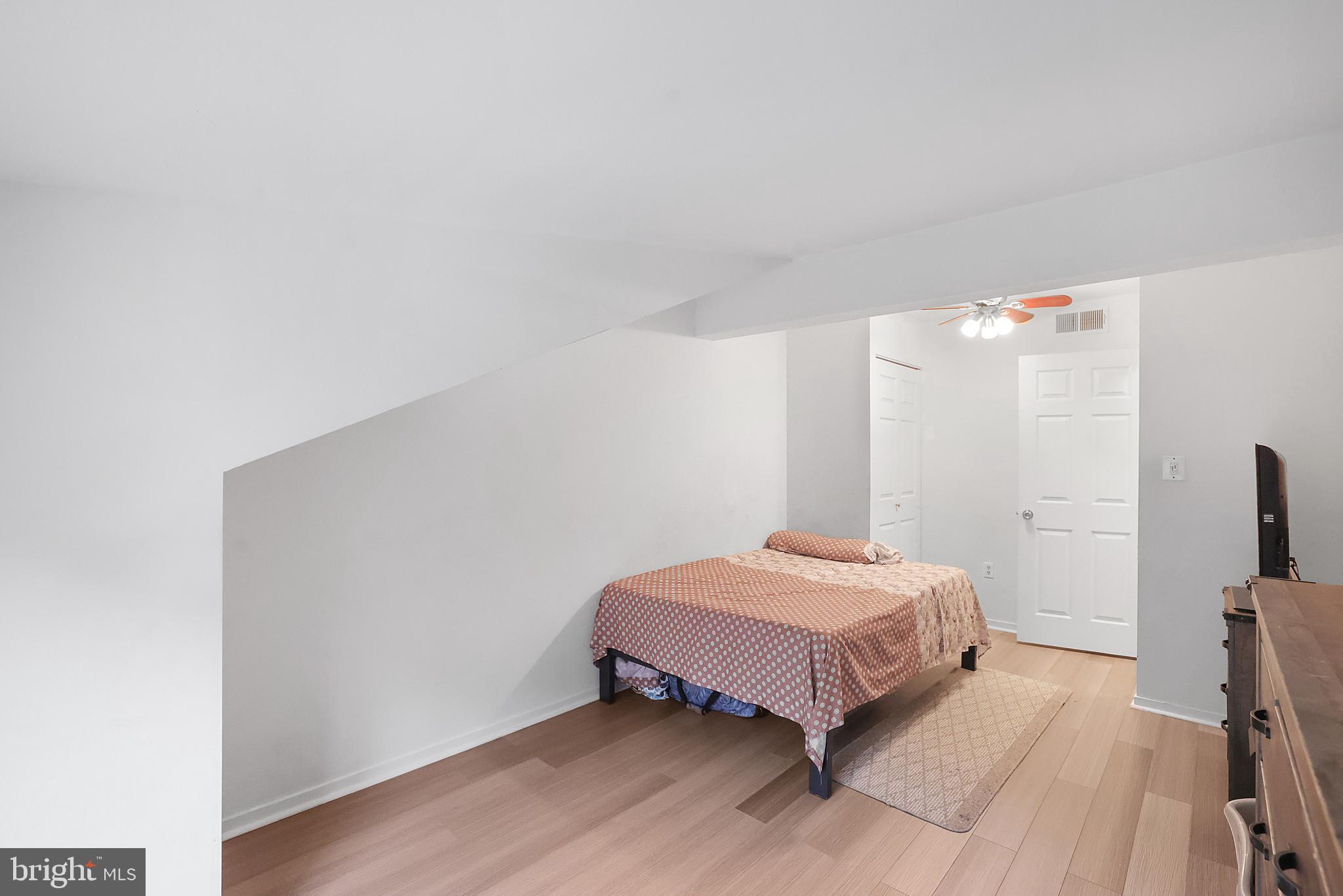 10028 Forest View Pl