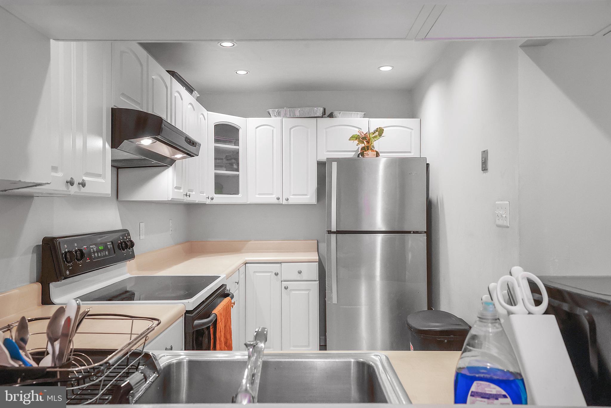 10028 Forest View Pl