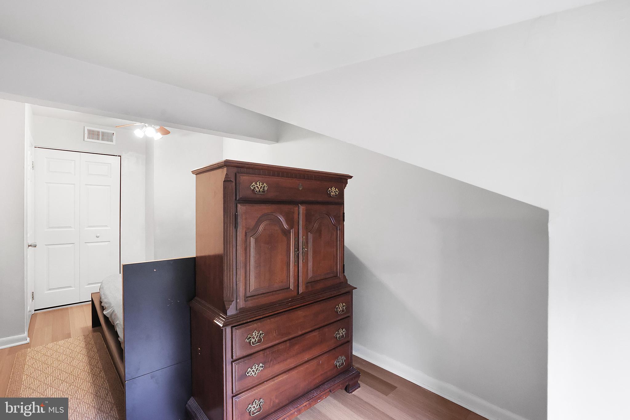 10028 Forest View Pl