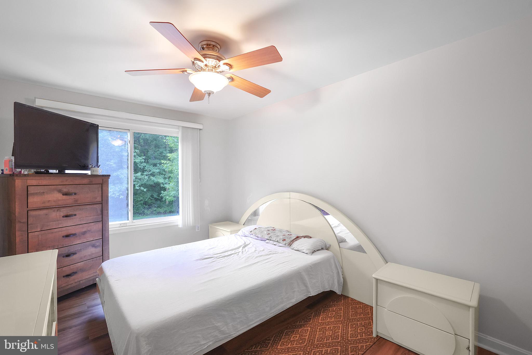 10028 Forest View Pl