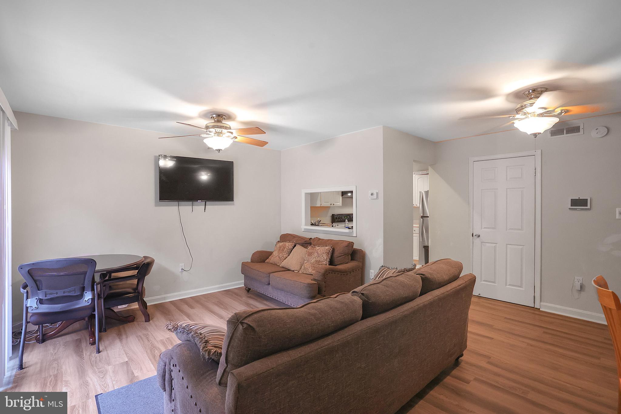 10028 Forest View Pl