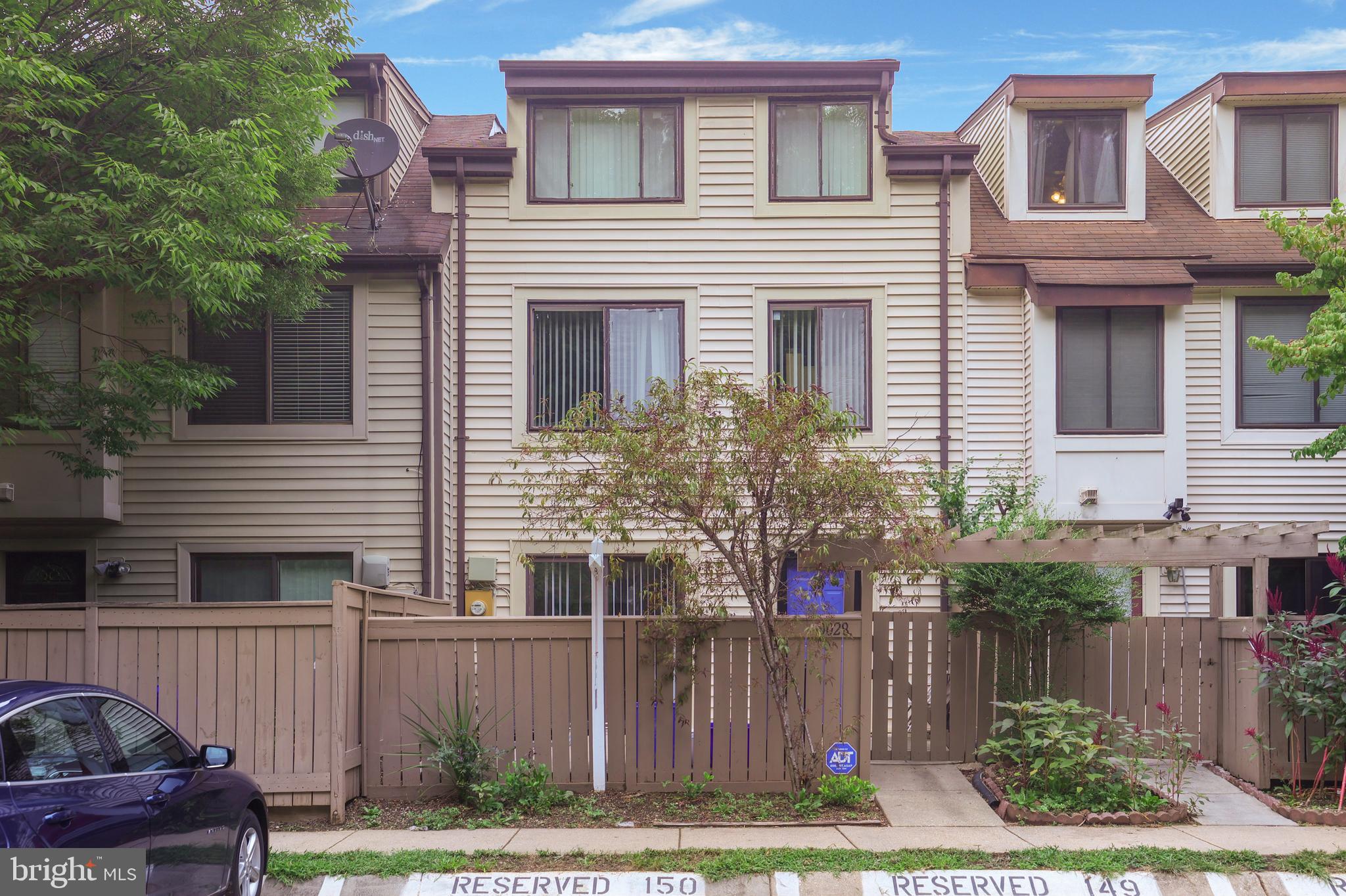 10028 Forest View Pl