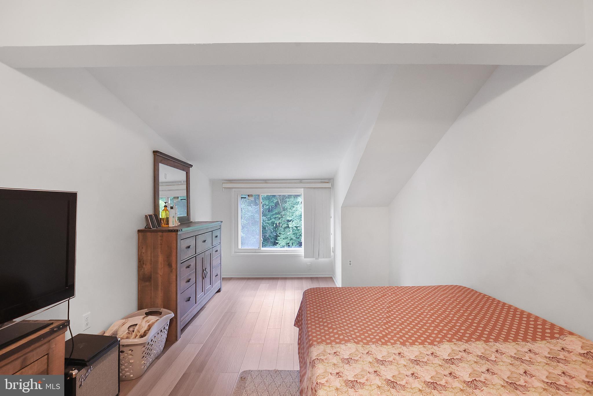 10028 Forest View Pl