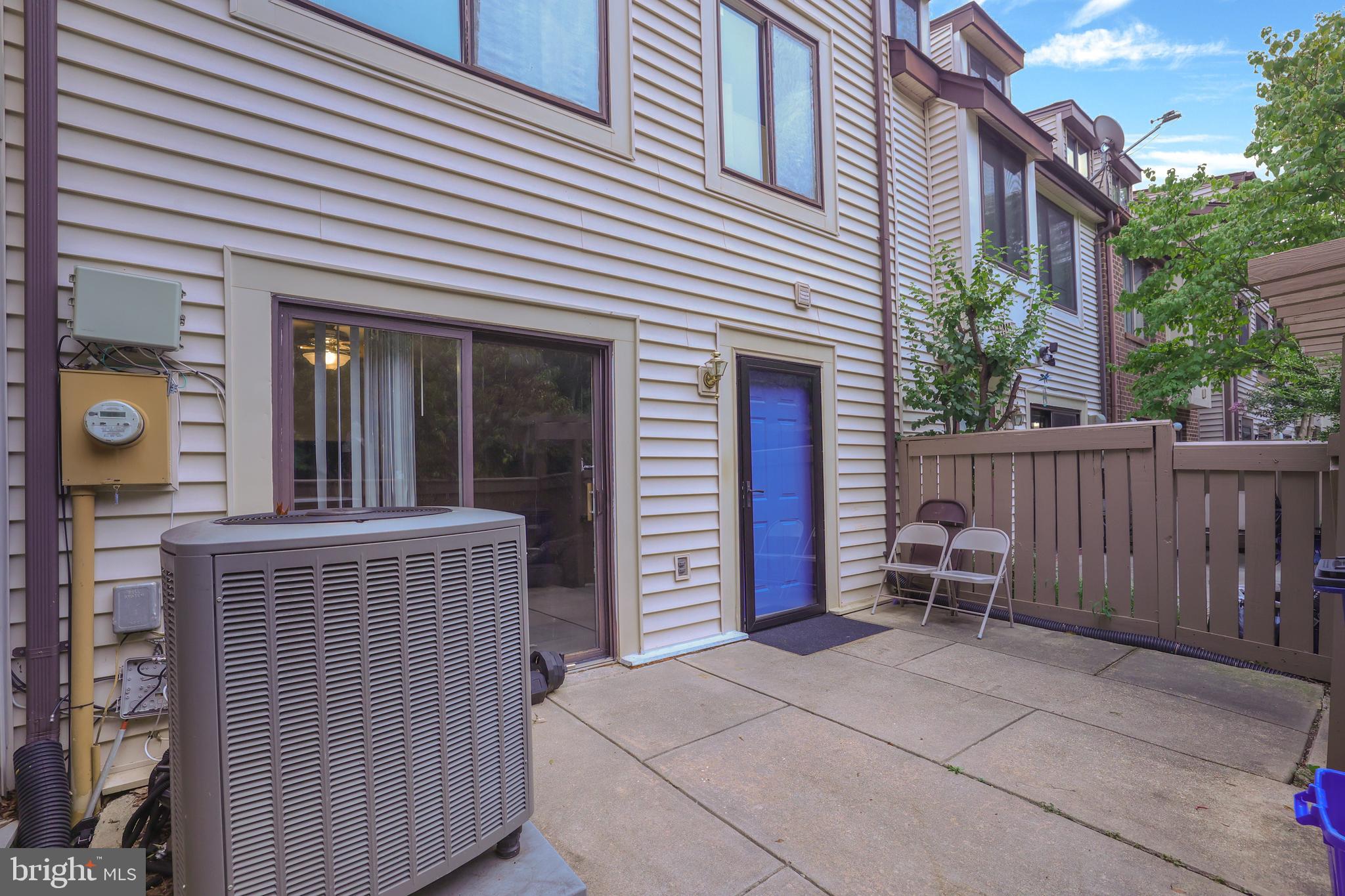 10028 Forest View Pl