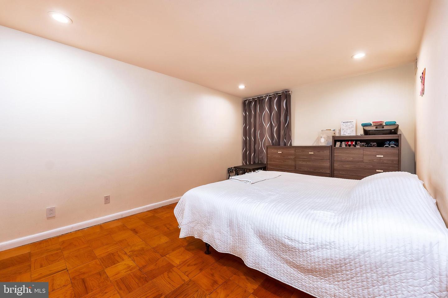 3100 S MANCHESTER STREET Unit: 1128