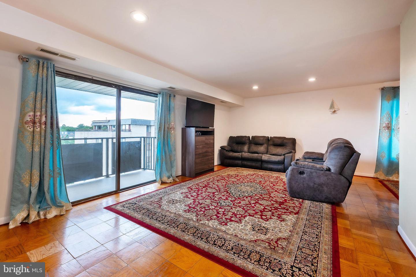 3100 S MANCHESTER STREET Unit: 1128