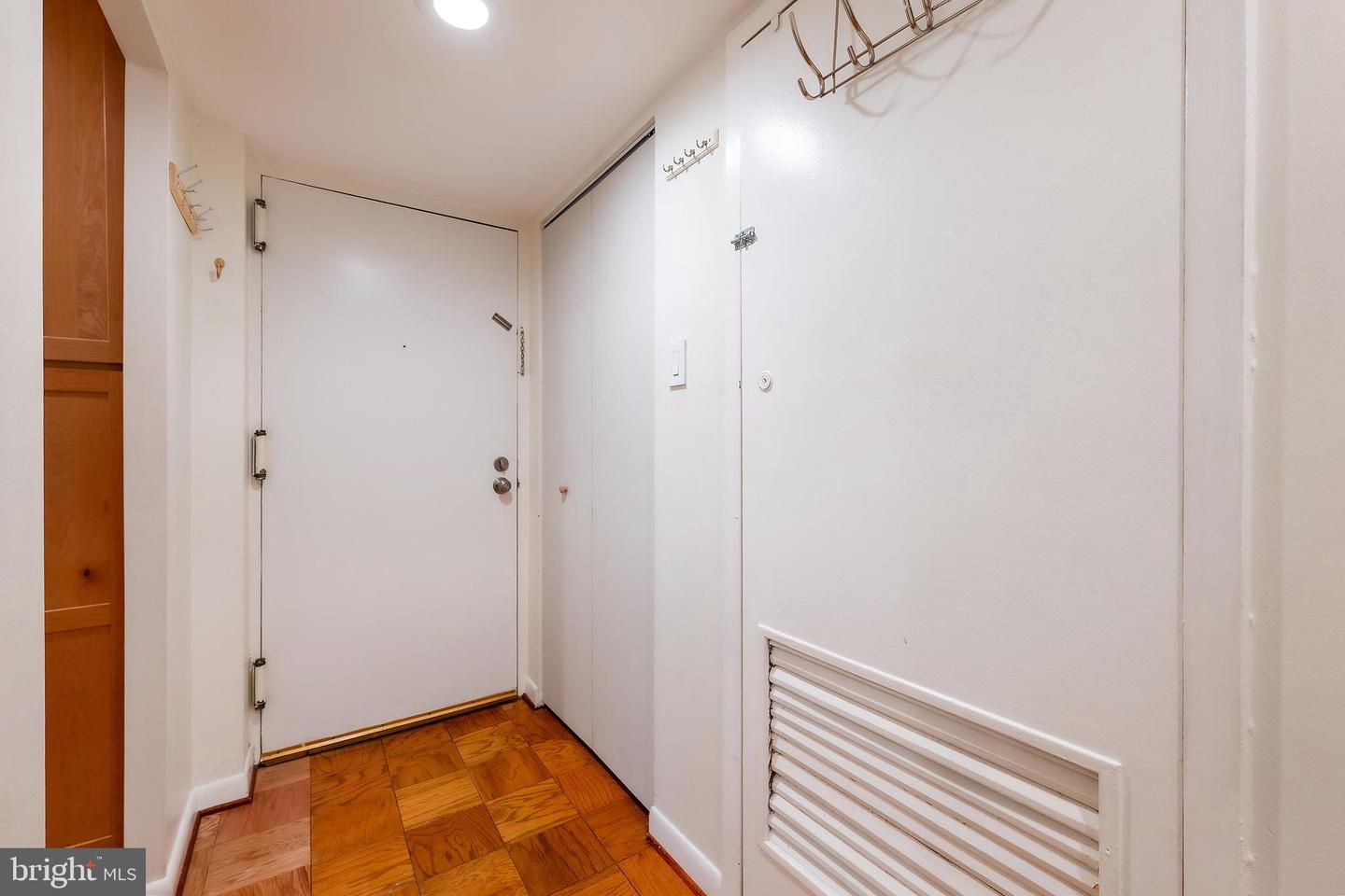 3100 S MANCHESTER STREET Unit: 1128