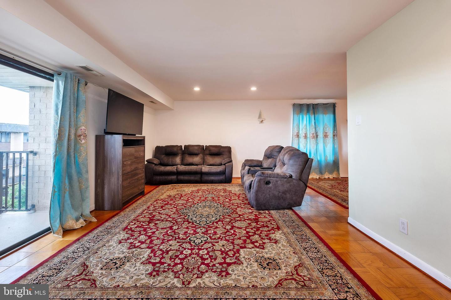 3100 S MANCHESTER STREET Unit: 1128