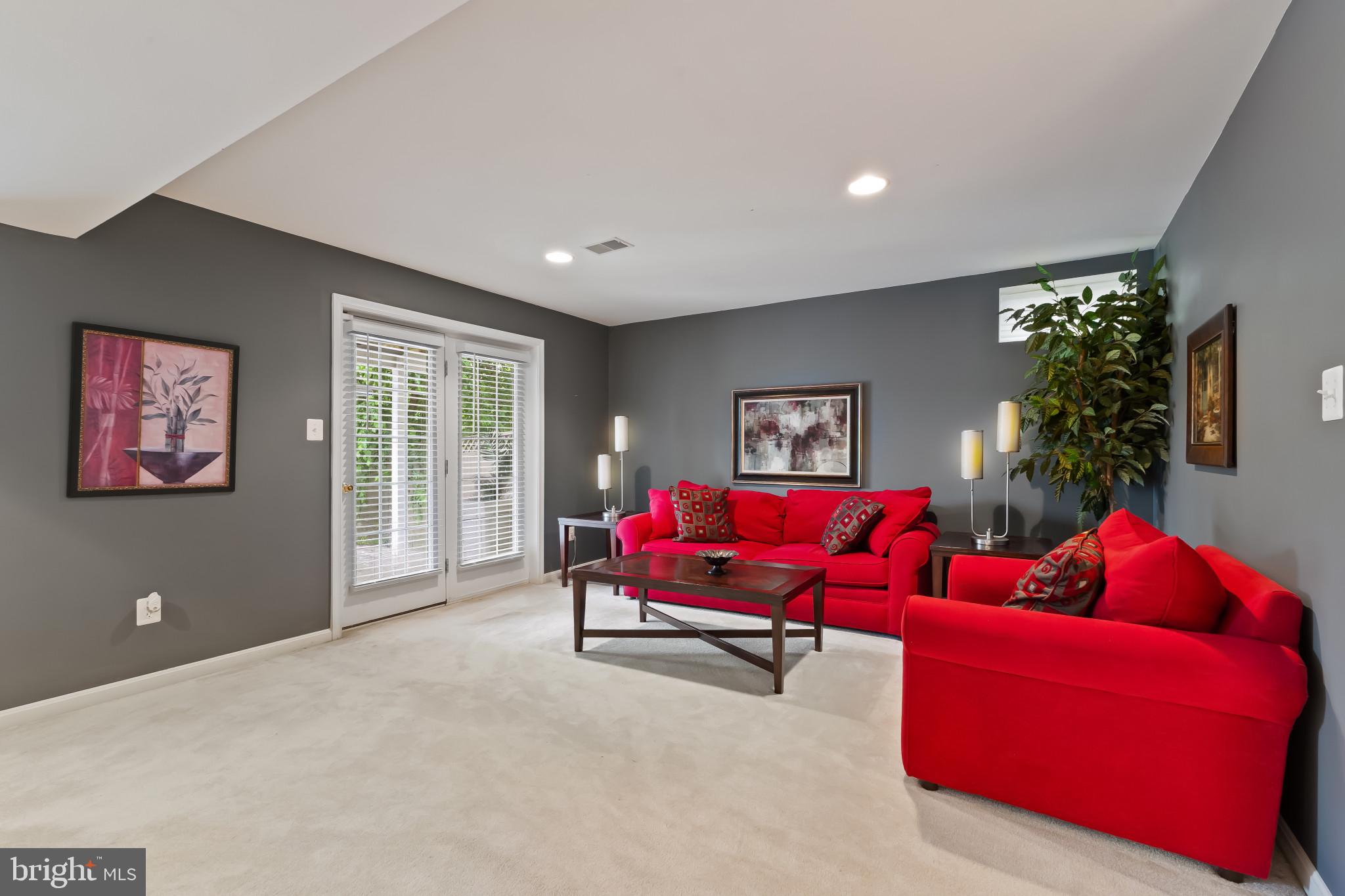 43061 Capri Pl