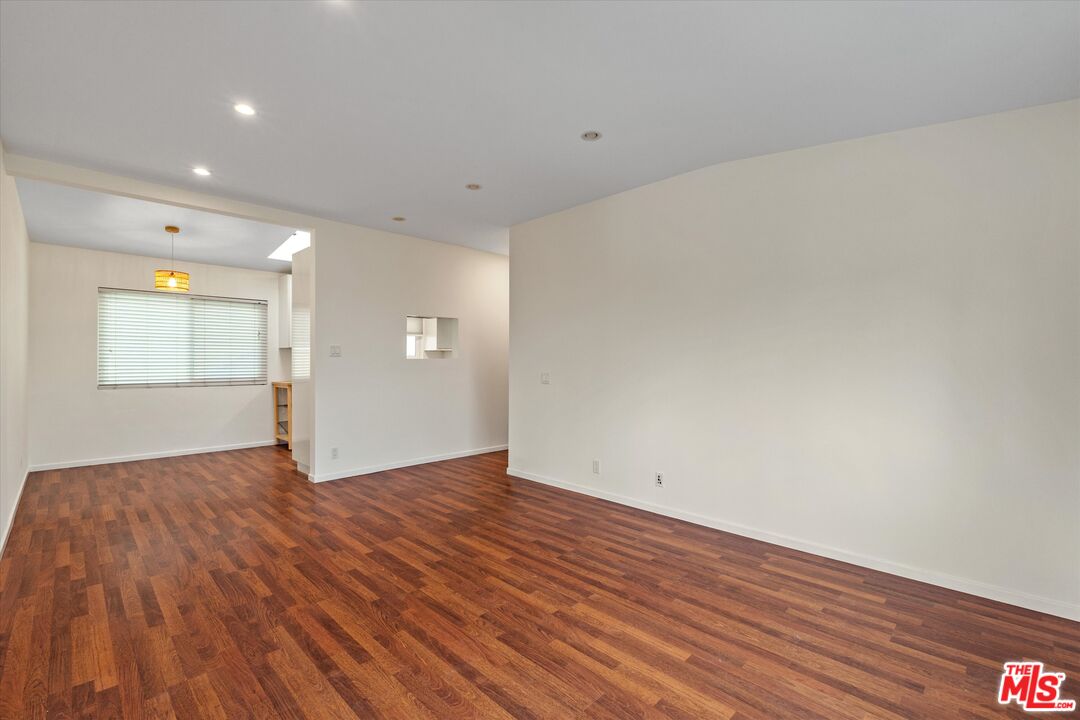 212 4th AVE