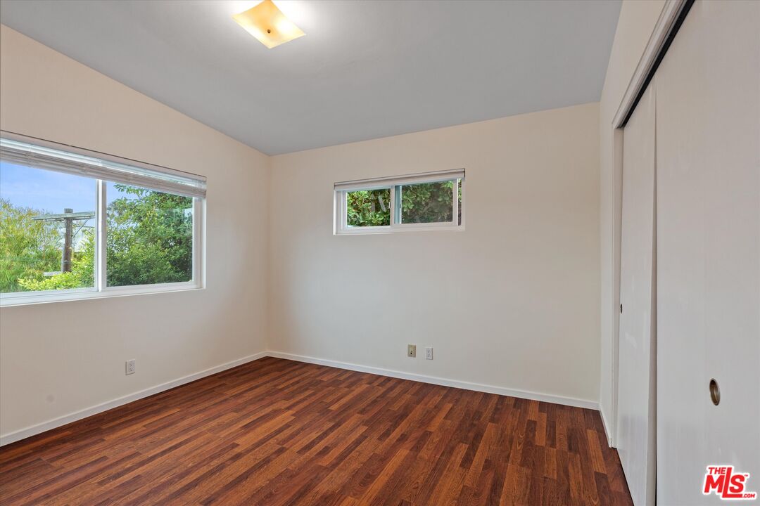 212 4th AVE