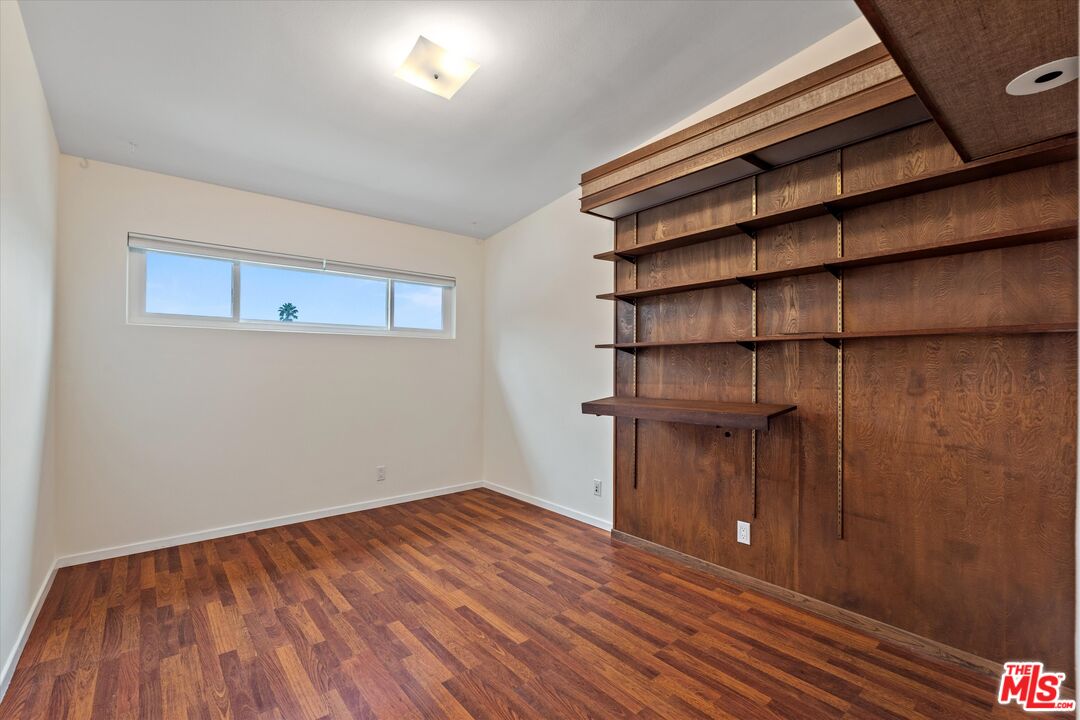 212 4th AVE