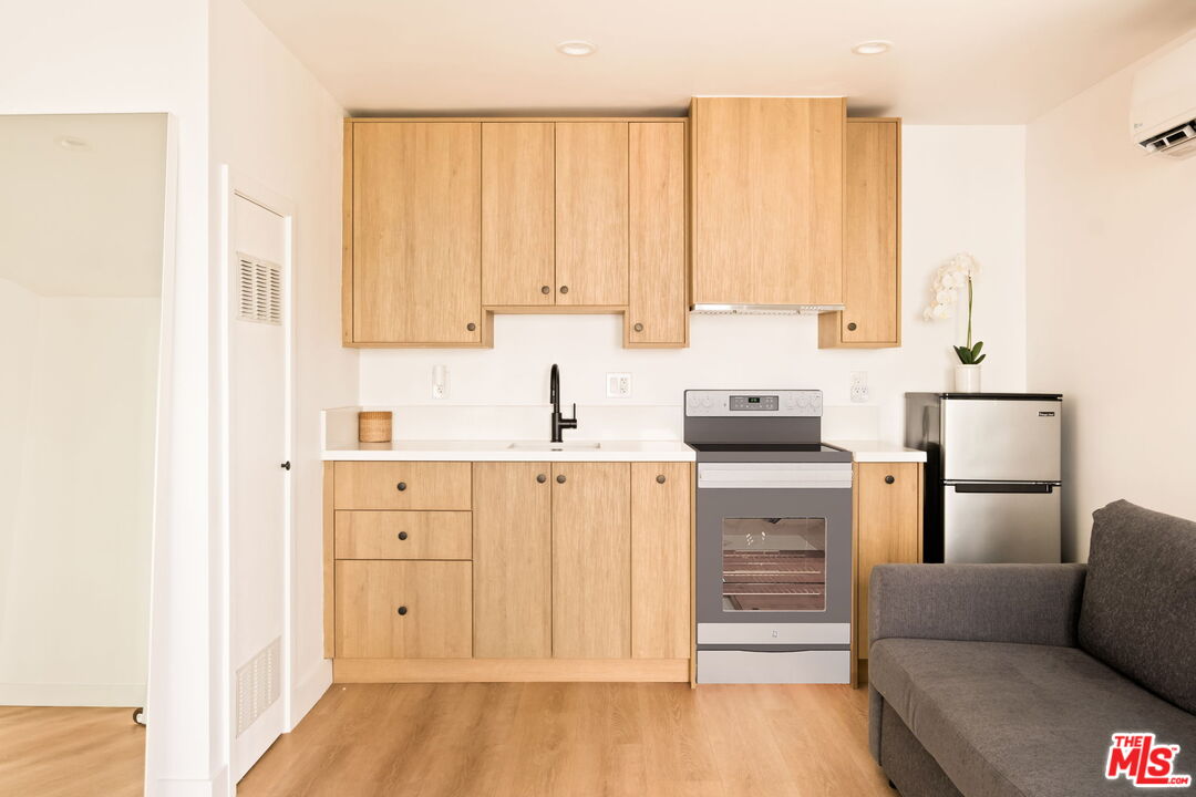 1615 S Crescent Heights Blvd