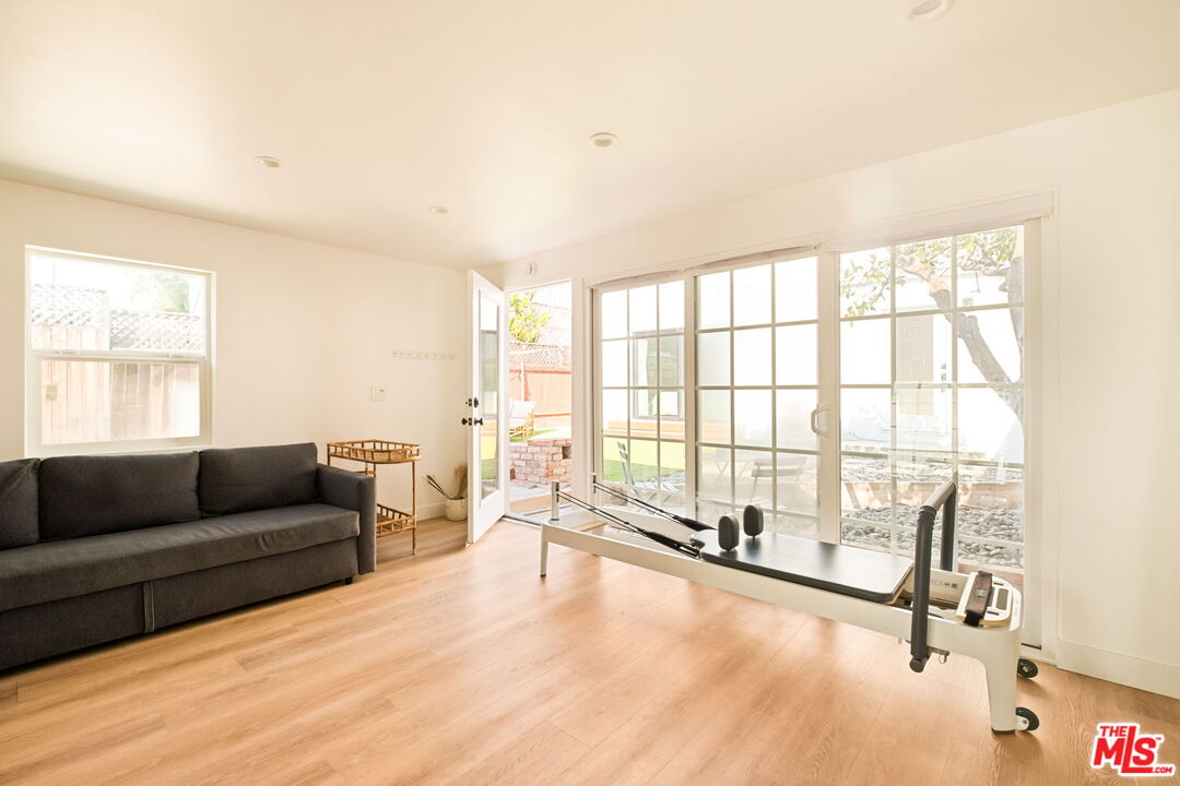 1615 S Crescent Heights Blvd