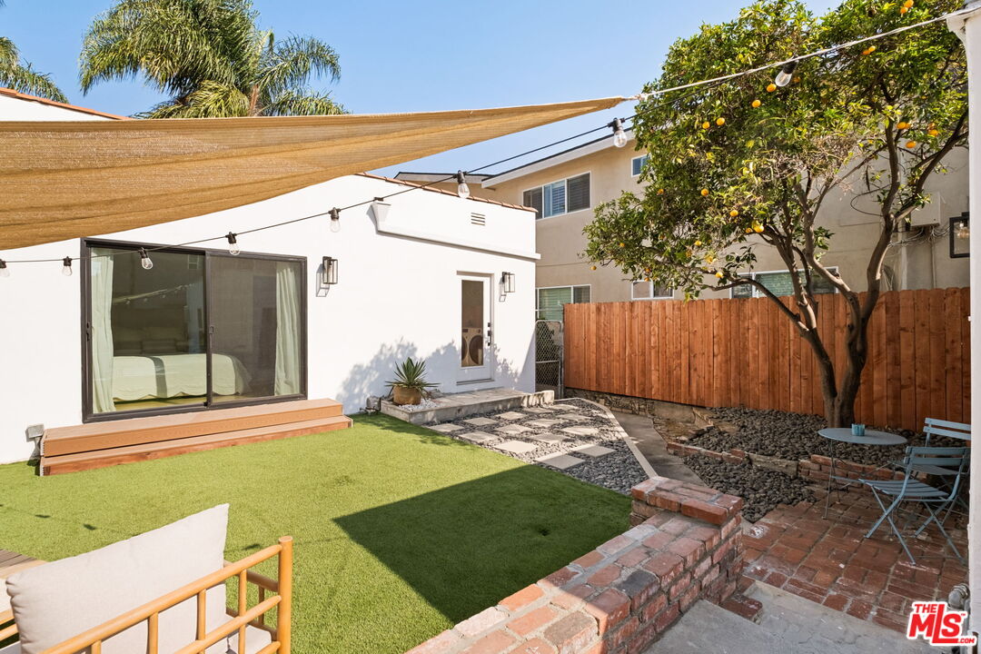 1615 S Crescent Heights Blvd