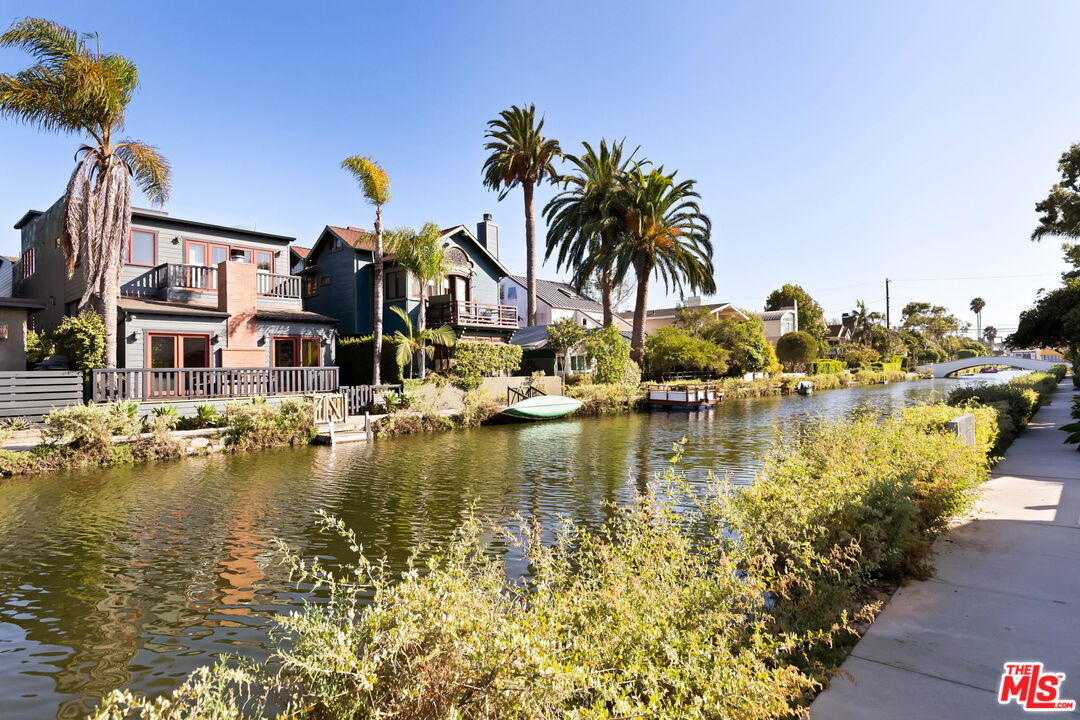 432 Howland Canal