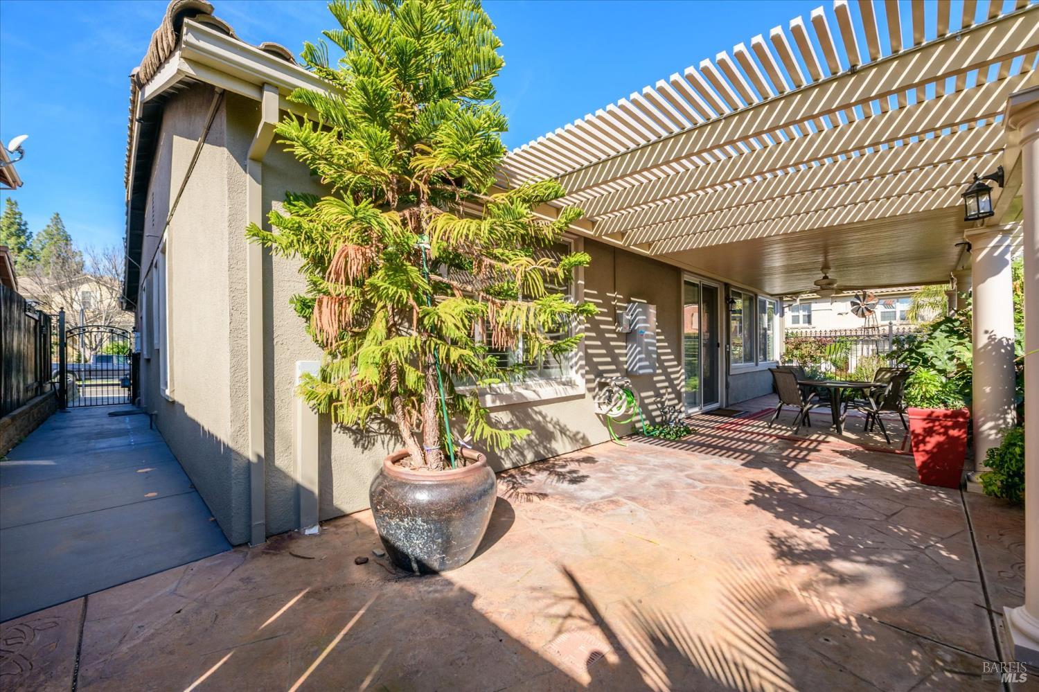 1073 Villaggio Circle