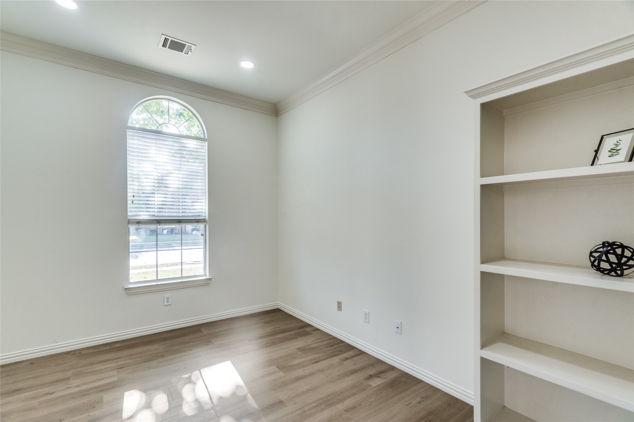 1607 Buckthorne Drive
