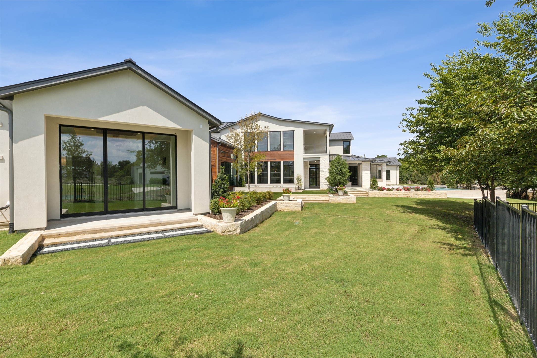 970 Twin Oaks Drive
