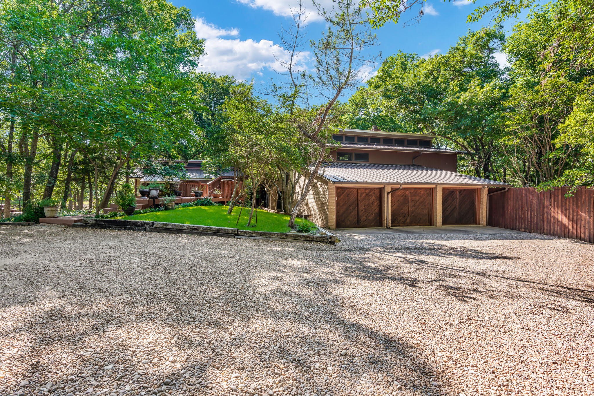 1311 Red Oak Trail