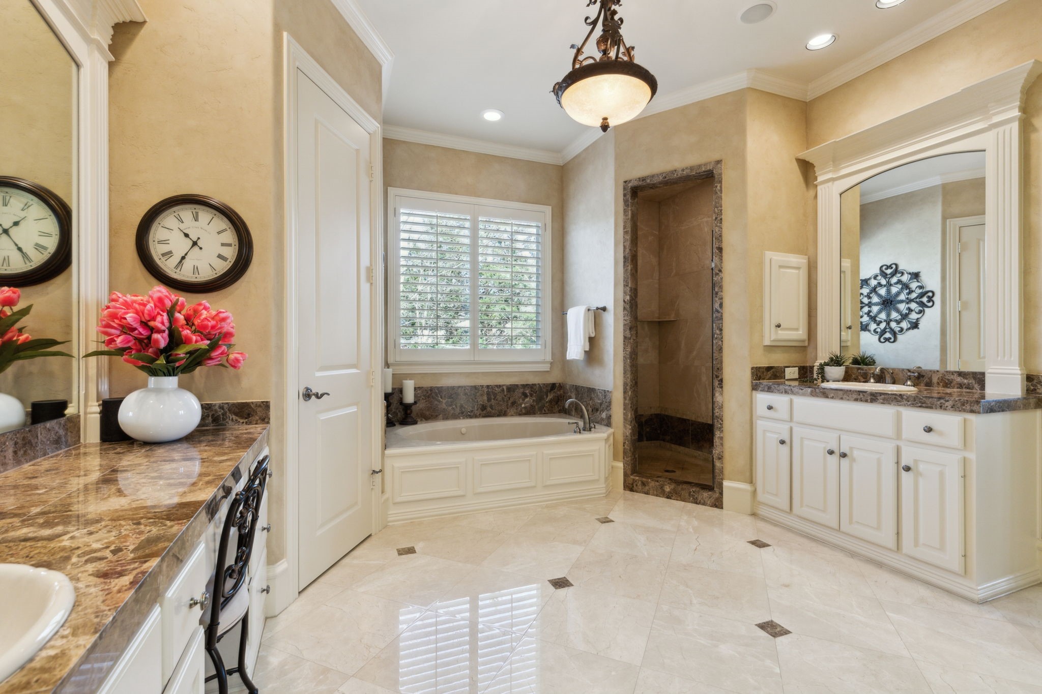 5009 Edgewater Court